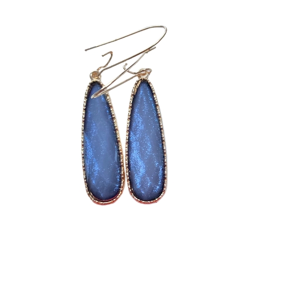 BNWT Grey Teardrop Earrings with Elegant Golden Clasp - Stylish and Versatile - Picture 3 of 12